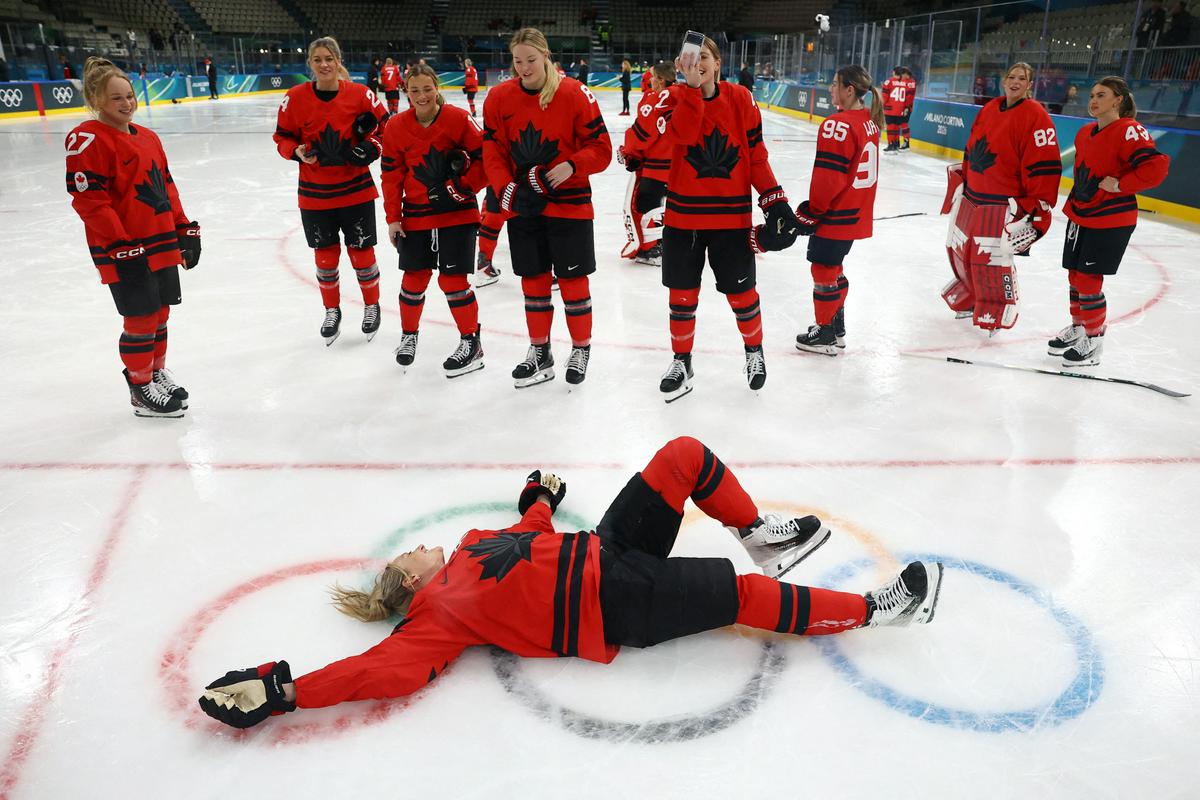 Hokejistke nared za začetek turnirja, kaj pa osrednja dvorana?