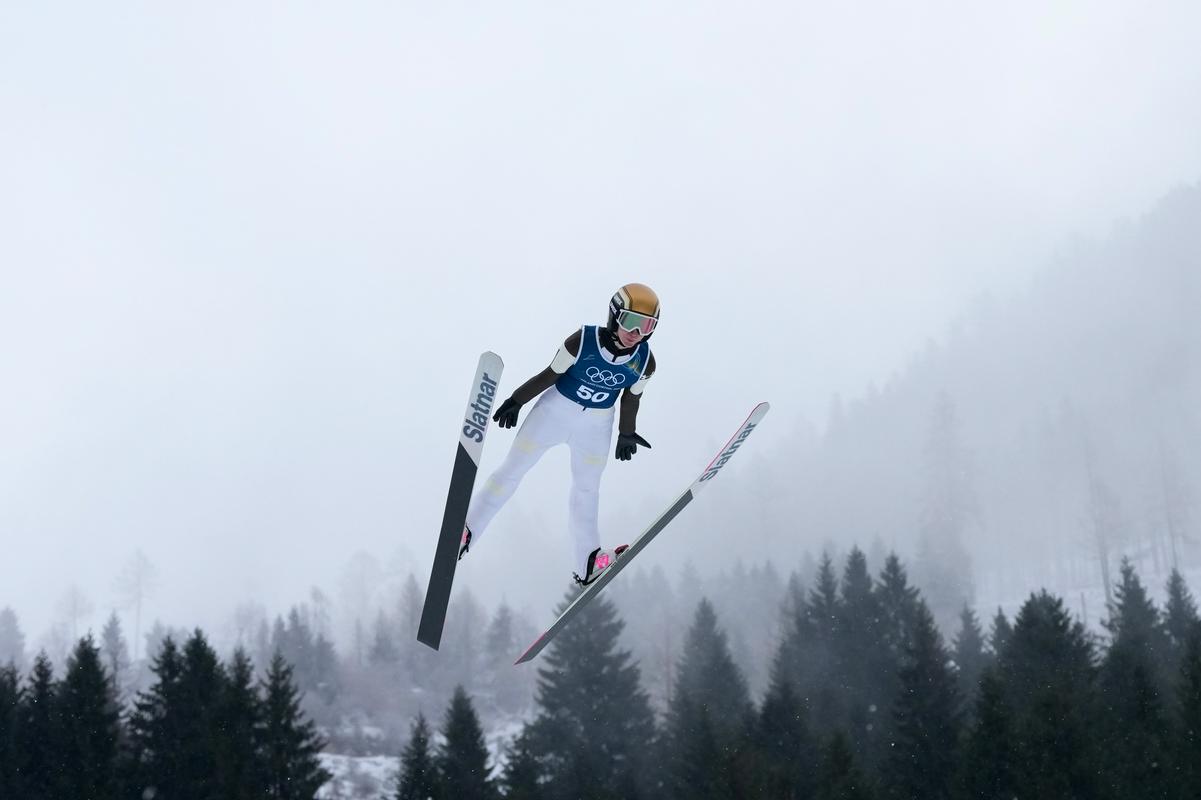 Nika Prevc skočila kar 108 metrov