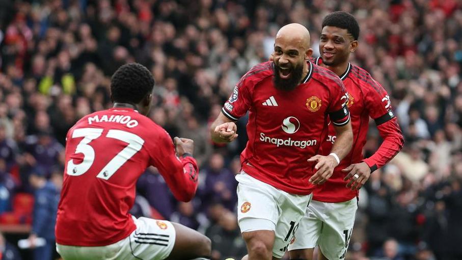 Rdeči vragi po zmagi nad Tottenhamom ostajajo na četrtem mestu