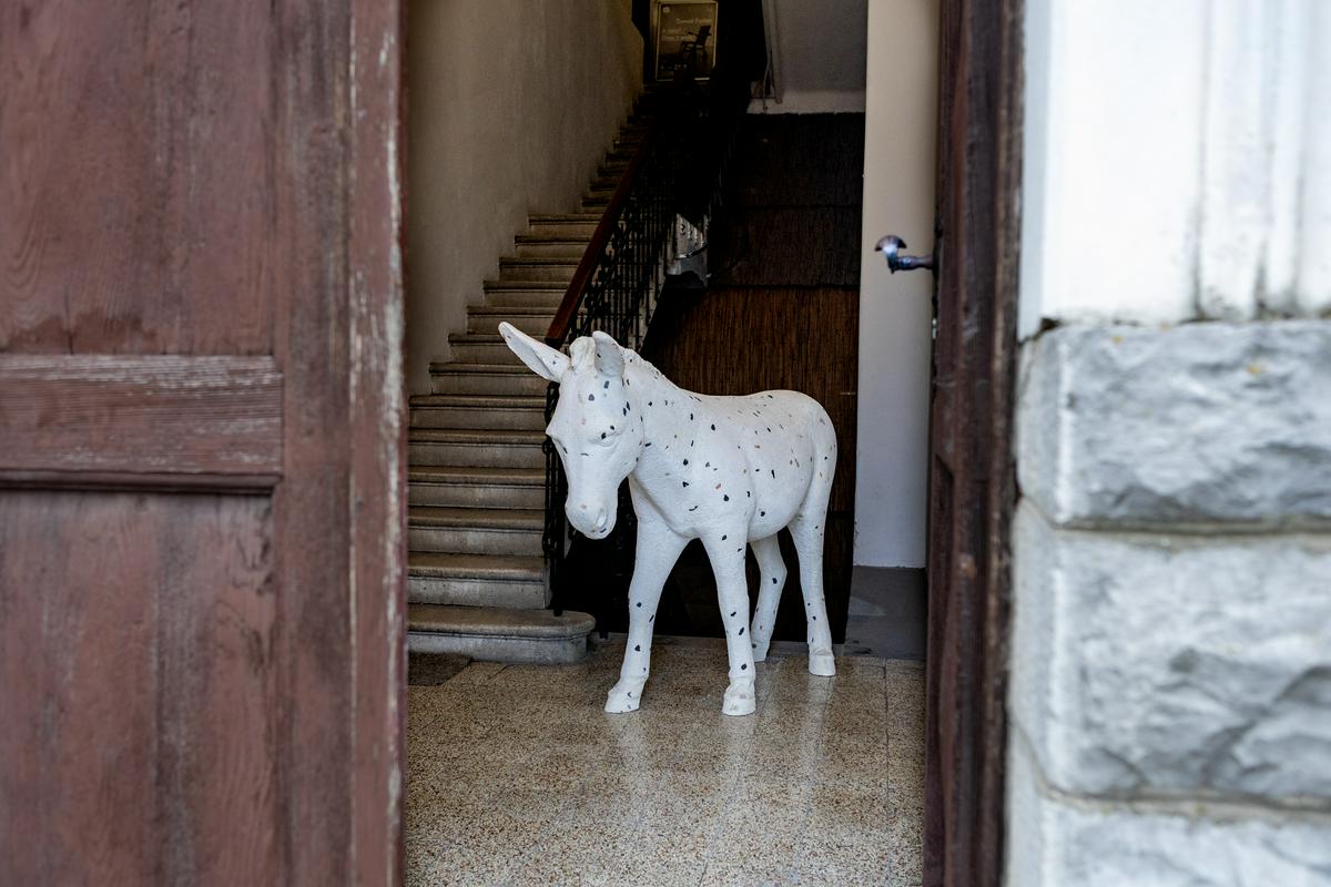 Dvoumni kipi Tomaža Furlana o ključnem vprašanju današnjega časa: "A dela?"