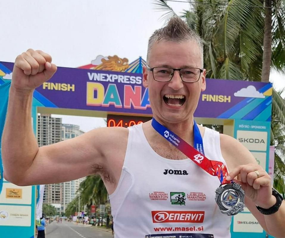 88 maratonov v 47 državah: v Vietnamu tekel ponoči, v Andori padel, v Indoneziji komaj dihal