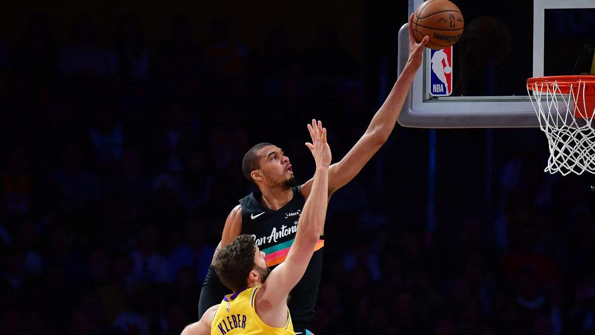 San Antonio ob eksploziji Wembanyame že ob polčasu strl oslabljene Lakerse