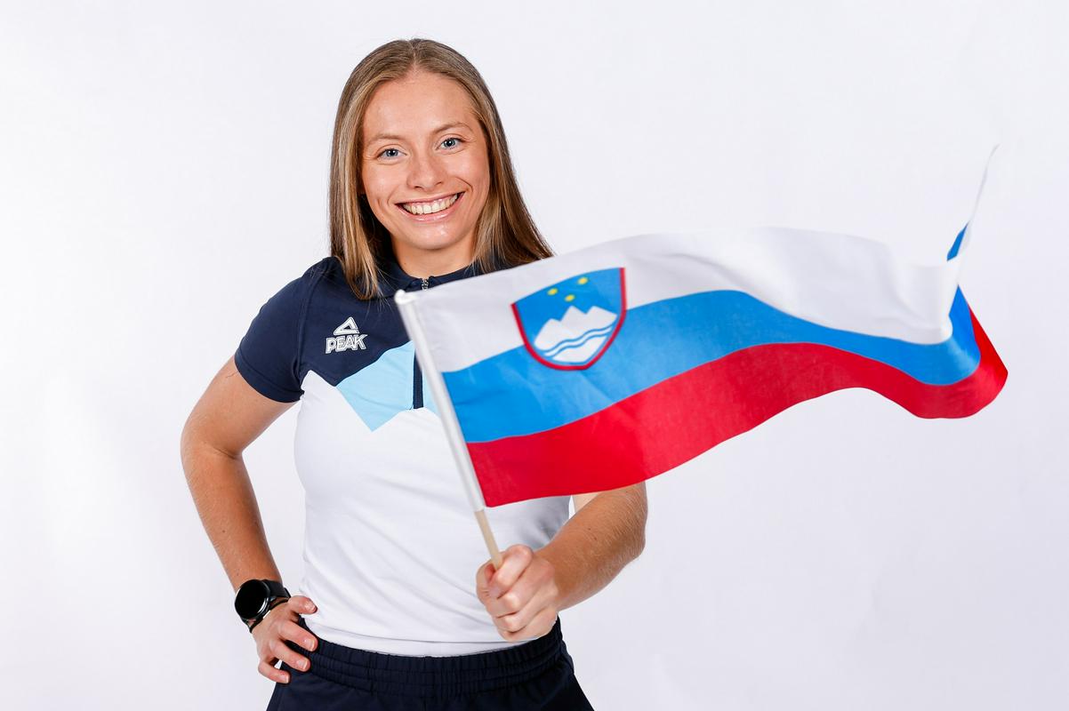 Ob 13.00 tekma tekačic na 10 km prosto s štirimi Slovenkami