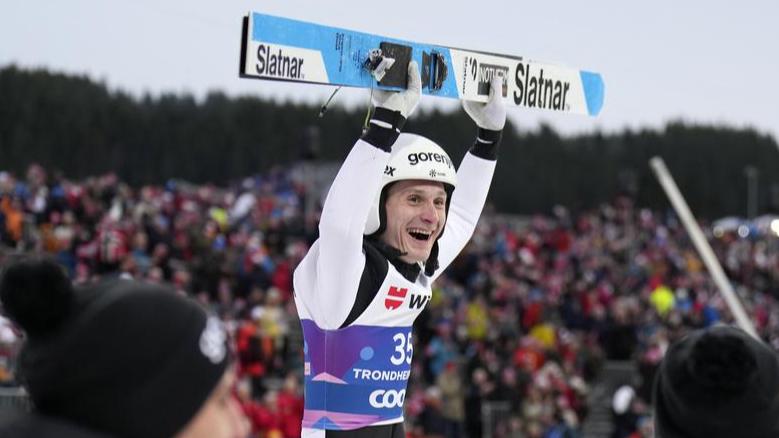 Zlata sedmica: Prevc le še nekaj tednov oddaljen od popolne kariere