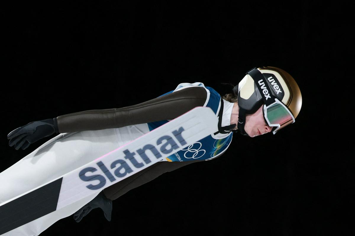 Video: Napeto vse do konca ... Kako je Nika Prevc skočila do brona