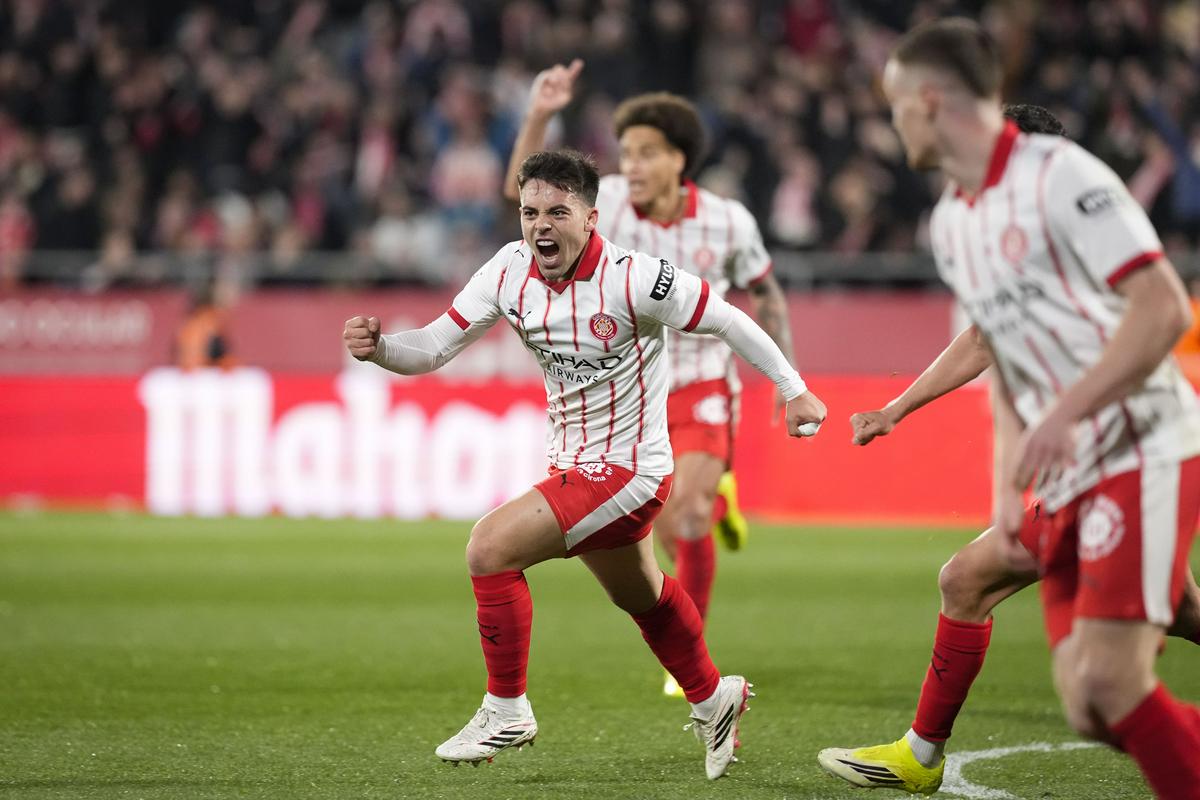 Girona presenetila Barcelono, Real znova na vrhu