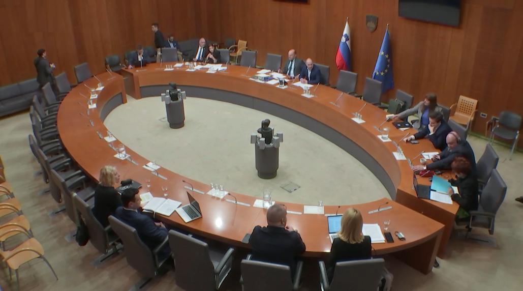 Seja komisije za nadzor javnih financ o korupciji prekinjena zaradi nesklepčnosti