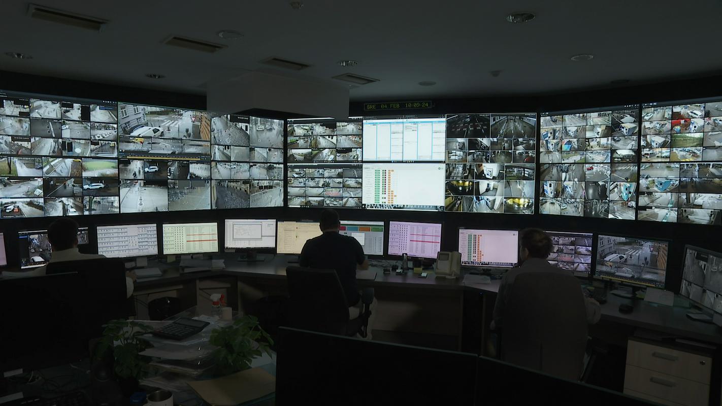 Ali je v Ljubljani mogoče priti od točke a do točke b ne da bi nas posnele kamere? Verjetno ne.