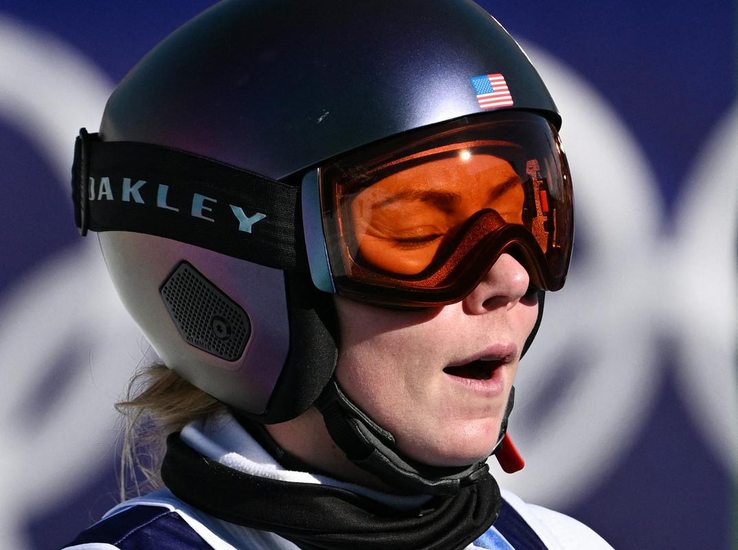 V sredo slalom, štafeta biatlonk in ekipni sprint tekačev