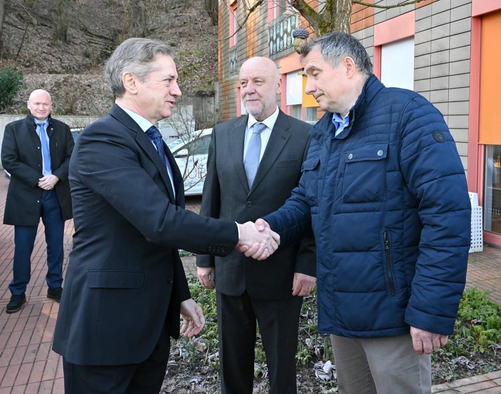 Golob napovedal ustanovitev javnega zavoda, ki bo skrbel, da bodo hospici delovali po vsej državi