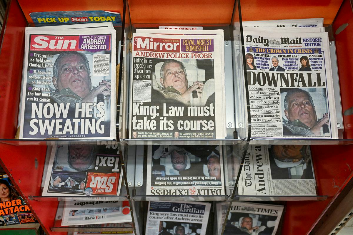Aretacija in preiskava nekdanjega princa Andrewa britansko monarhijo pahnila v zgodovinsko krizo