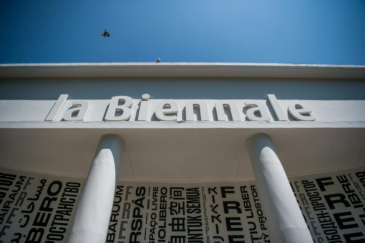 Južnoafriški paviljon v Benetkah bo letos prazen. Sodišče zavrnilo tožbo avtorice preklicanega dela.