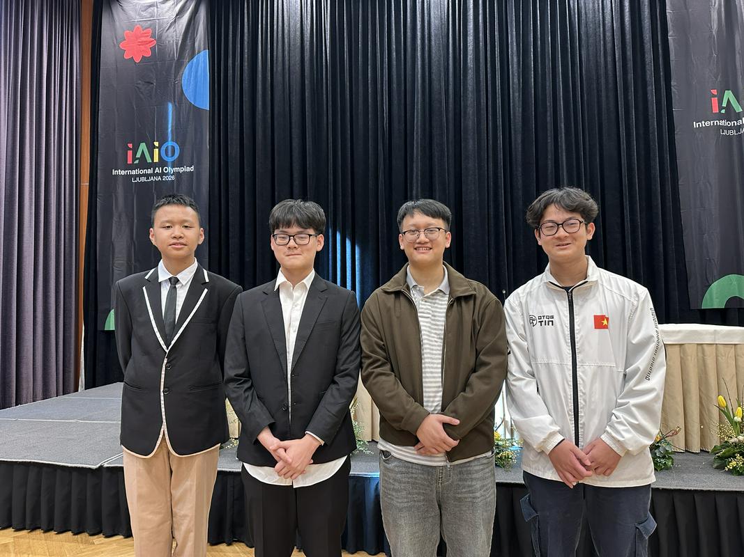 V Ljubljani 98 najboljših srednješolcev z vsega sveta tekmuje v znanju o umetni inteligenci