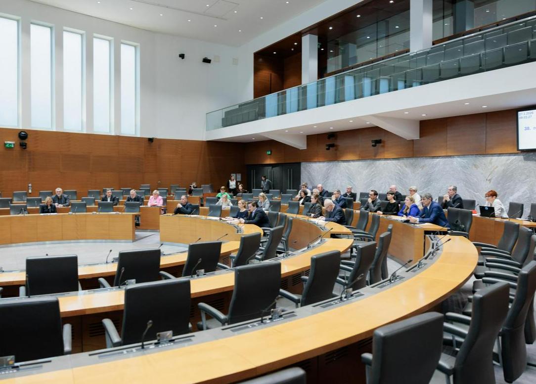 Poslanci bodo odločali o normirancih in napotovanju delavcev v prevozništvu