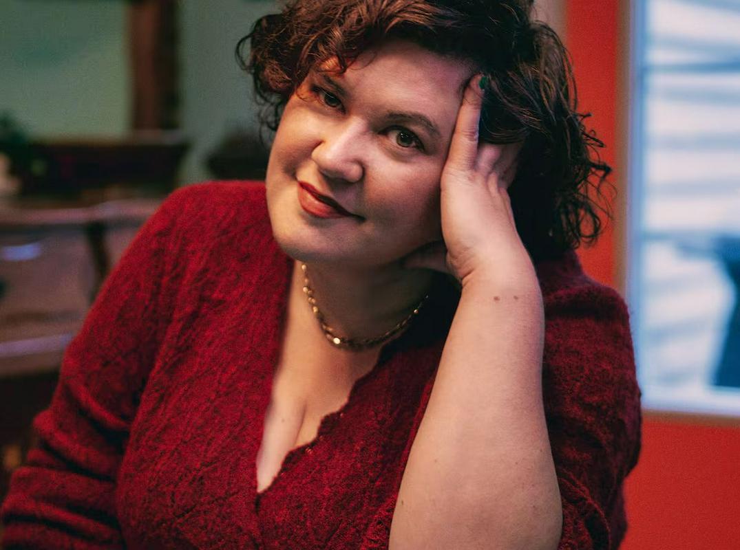 Vrelo rivalstvo: Rachel Reid zaradi bolezni odložila izid naslednje romance o hokejistih