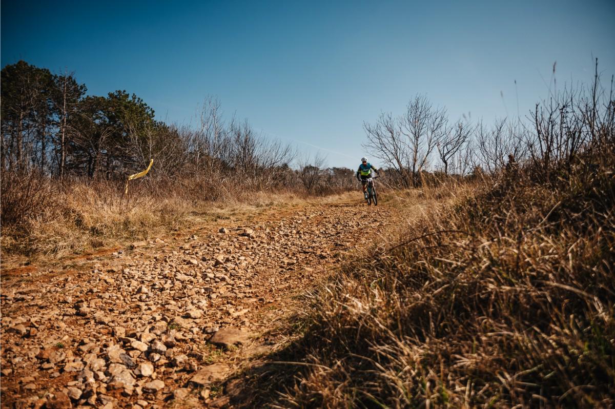 Prepoved kolesarskih prireditev v naravnem okolju sproža val kritik med kolesarji