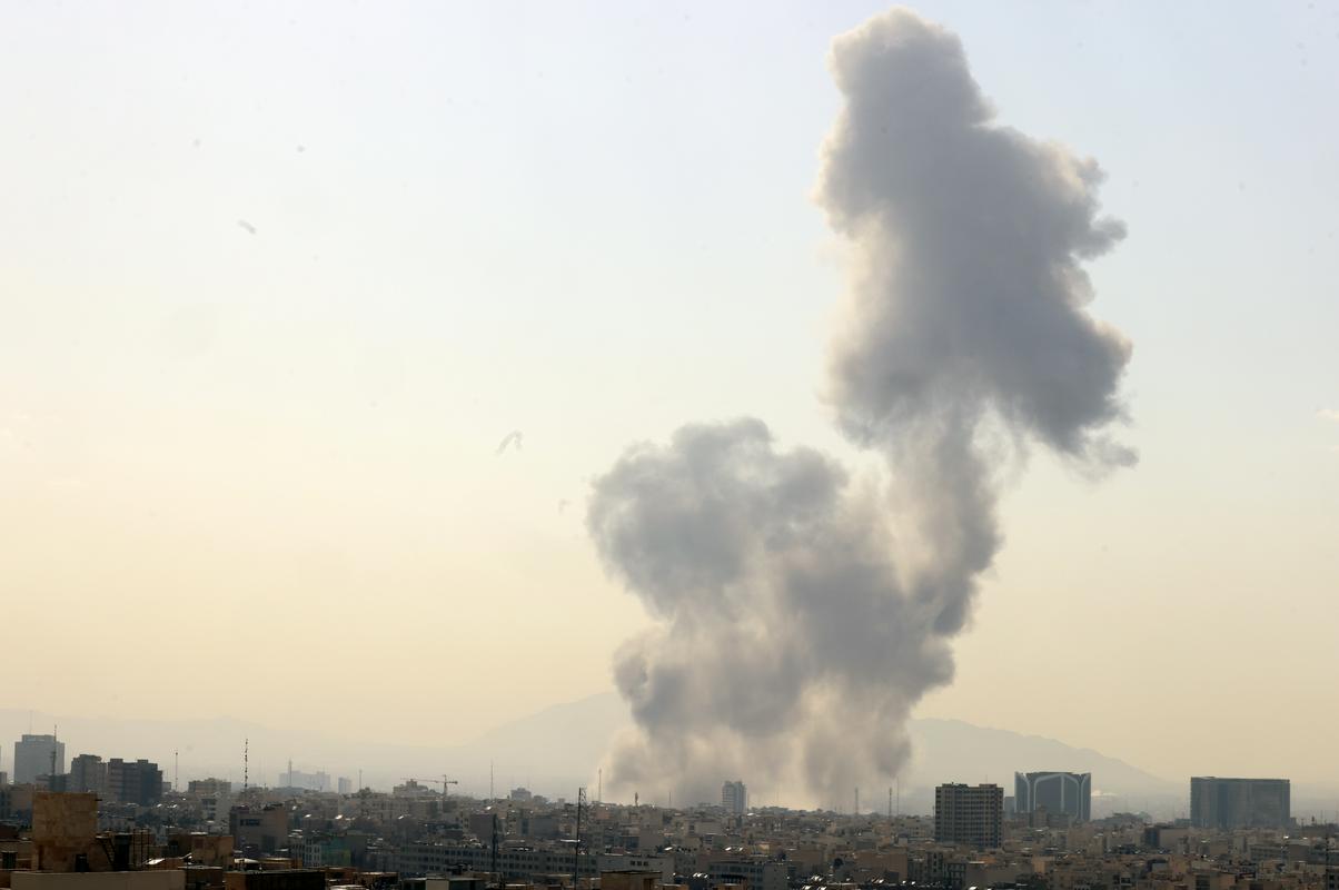 "Napad jedrskega programa ne bo zaustavil ali uničil". Lahko vsaj zruši iranski režim?