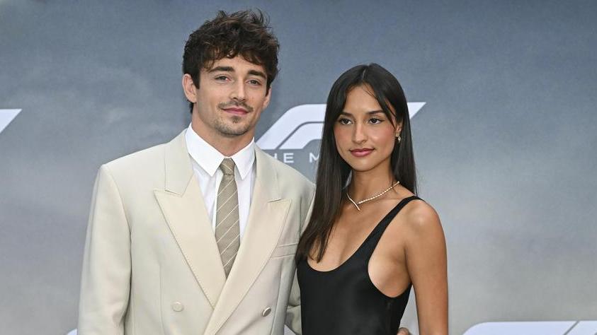 Dirkač formule 1 Charles Leclerc pred začetkom nove sezone skočil v zakon