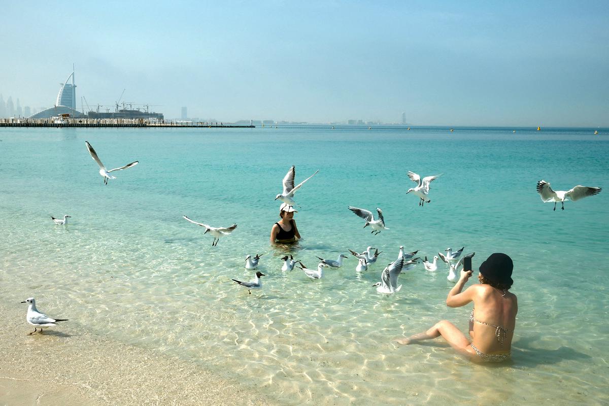 Iranski povračilni napadi na Dubaj hud udarec za turizem in mednarodne letalske povezave
