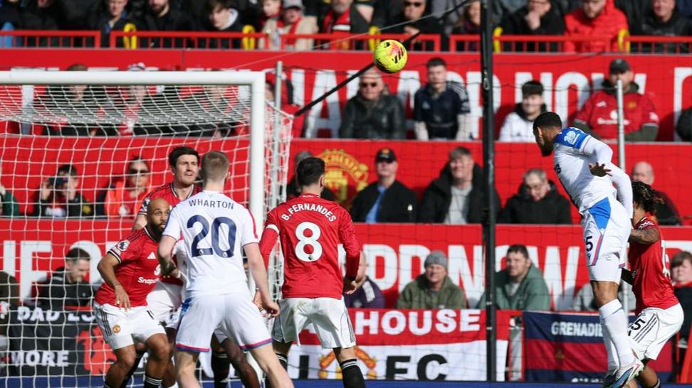 Ob 15.00: Manchester United − Crystal Palace 0:1 (polčas)
