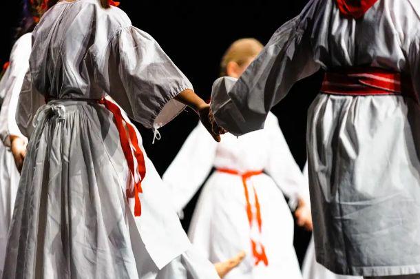 Folklorni dogodek, ki poveže različne generacije poustvarjalcev slovenskega ljudskega izročila