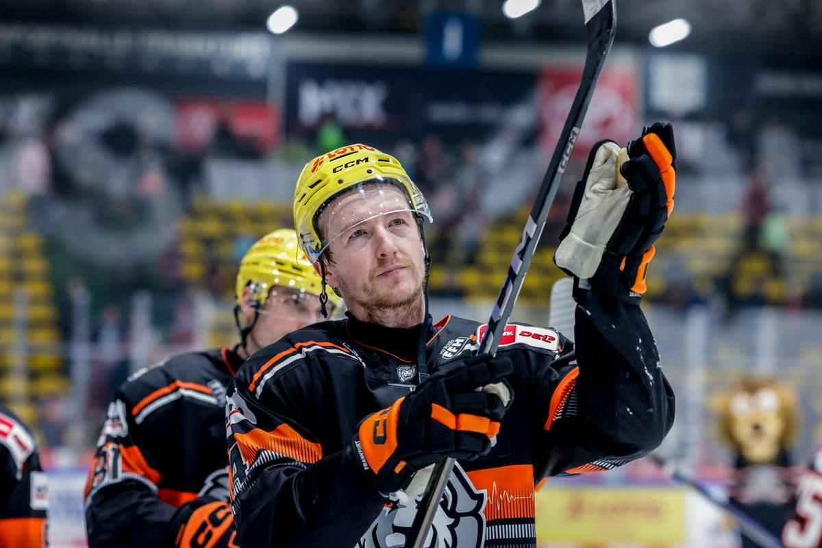 Kanadčan McNeill okrepil obramboOlimpije pred končnico