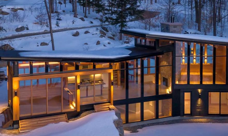 Oboževalci serije Vrelo rivalstvo bodo lahko počitnikovali v kultni koči