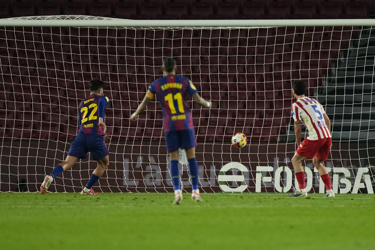 Barceloni zmanjkal gol do velikega preobrata, Atletico Madrid v finalu pokala