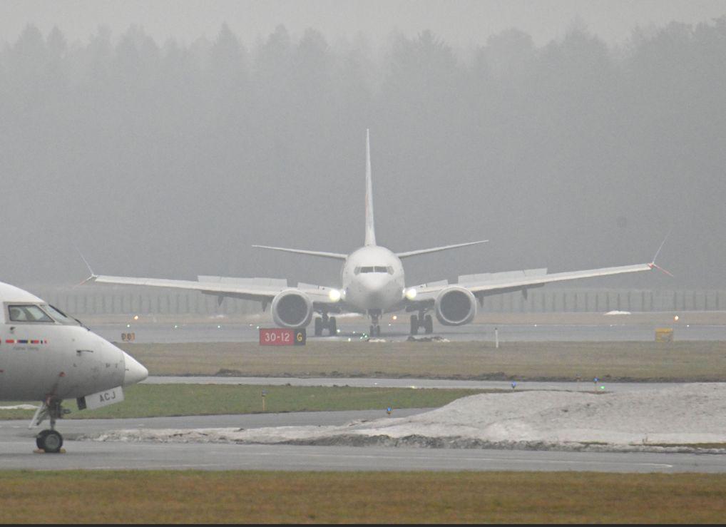 Na Brniku bo pristalo peto letalo z evakuiranimi potniki