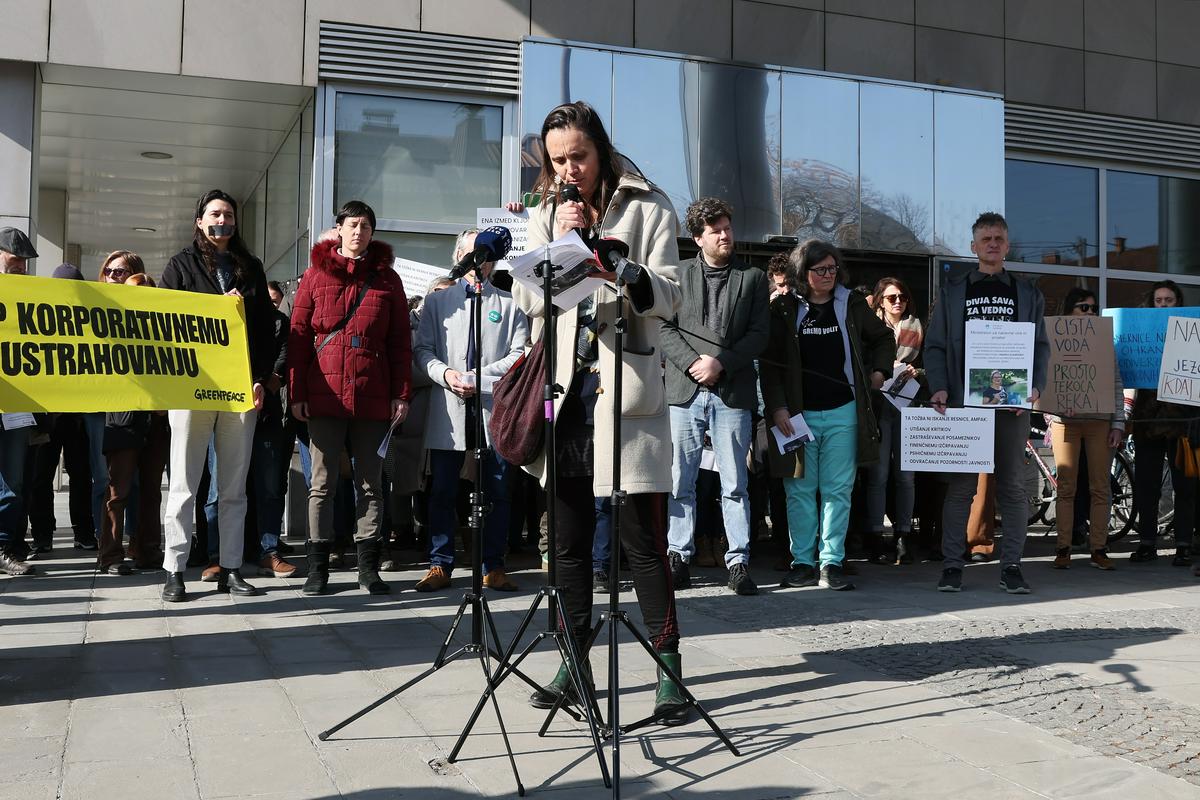 Nevladniki podprli naravovarstvenico, ki jo tožita energetski družbi