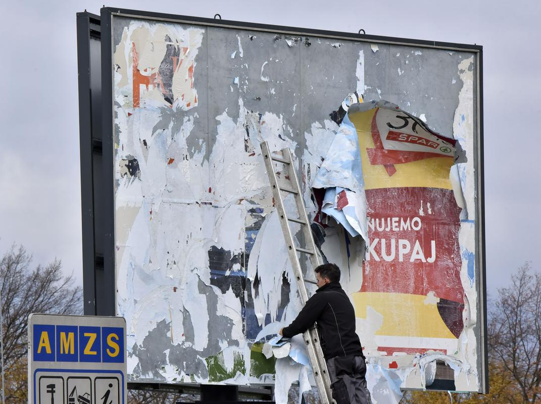 Agencija za varstvo konkurence nad MOL zaradi upravljanja z zunanjimi oglasi