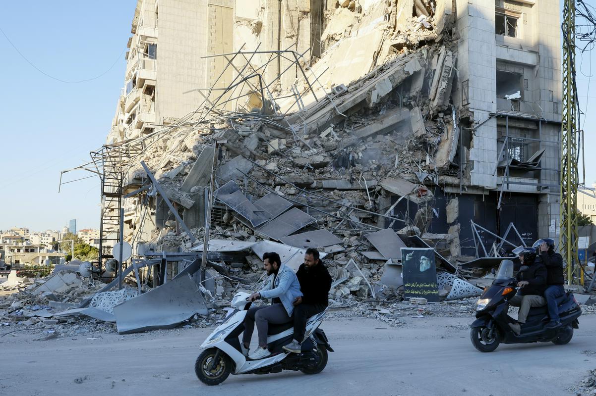 V Libanonu zaradi izraelskih napadov razseljenih že več kot 667.000 ljudi