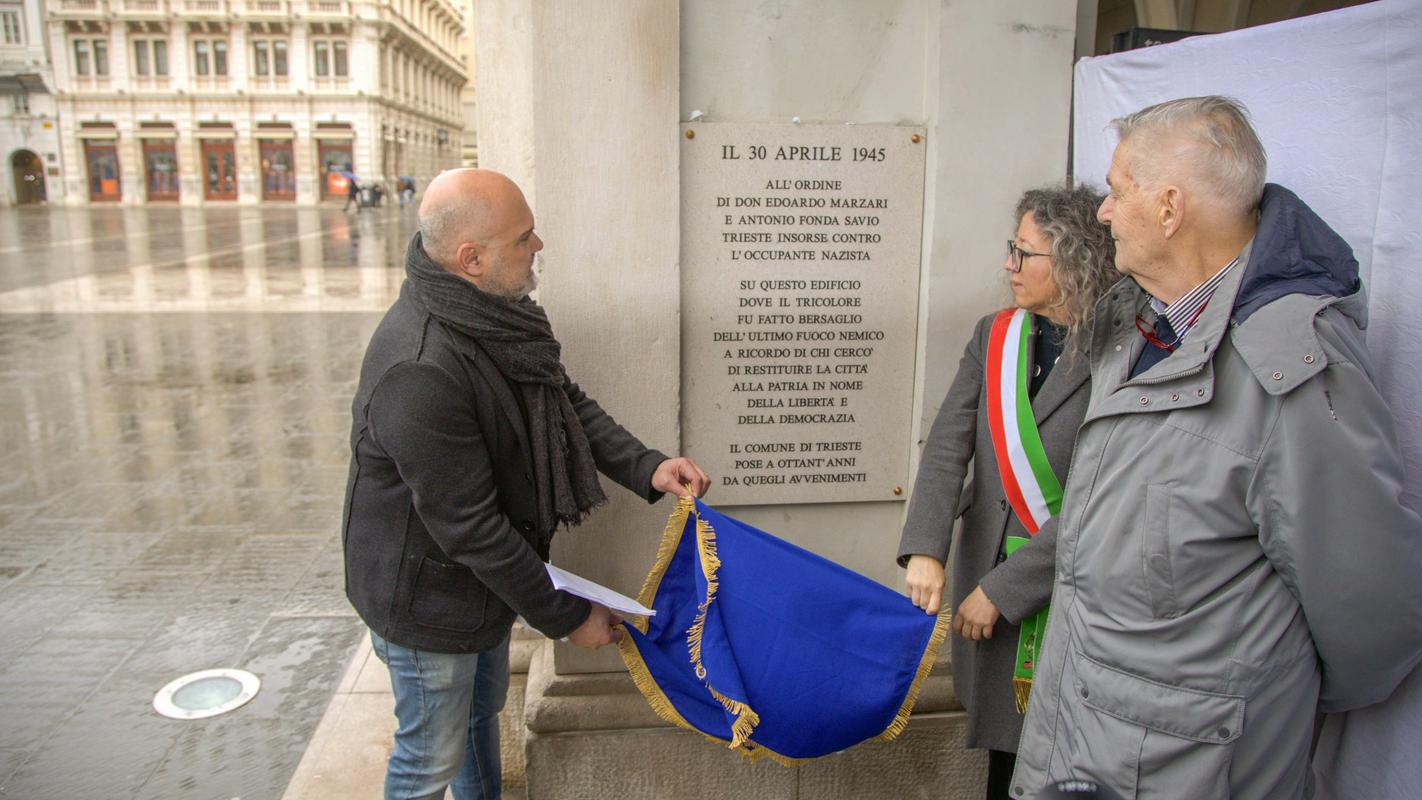 Scoperta la targa che ricorda il 30 aprile 1945