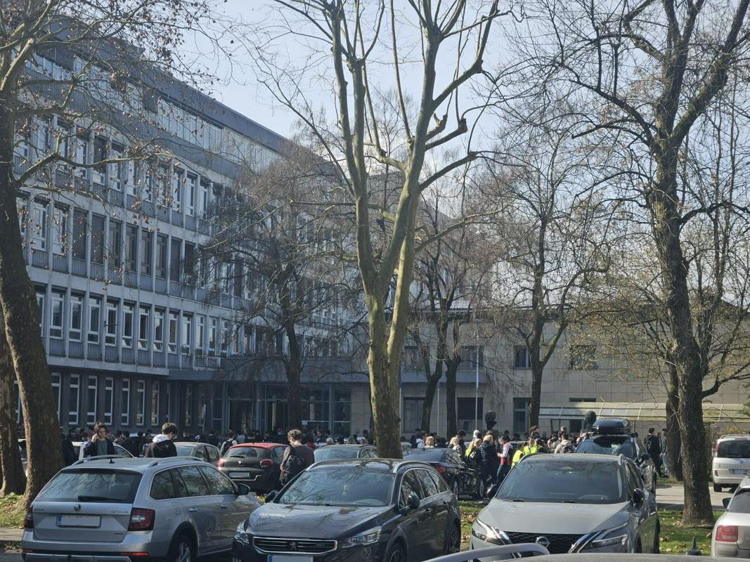 Zagorelo na stavbi fakultete za elektrotehniko. Požar je že pogašen.