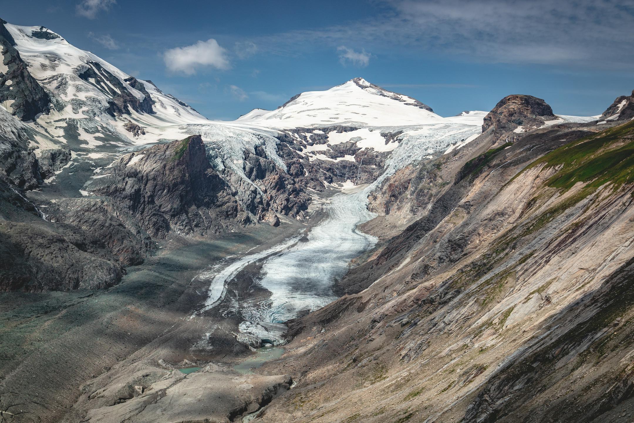 Znanstveniki: Avstrijski ledeniki se zaradi podnebnih sprememb ne le tajajo, temveč tudi razpadajo