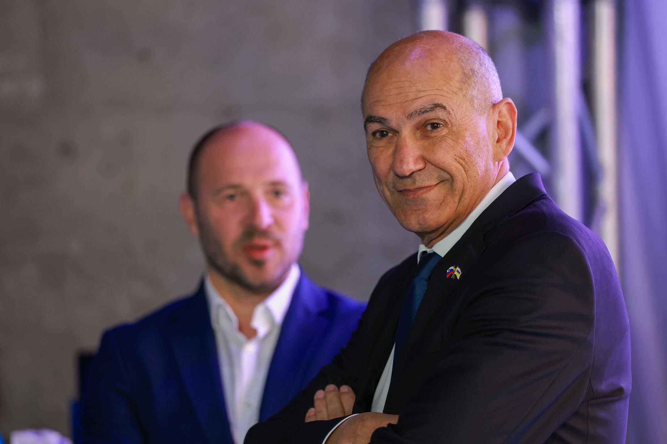 Janša: Volivci bodo vabljeni na 26 nezakonitih predčasnih volišč, te glasove bomo izpodbijali