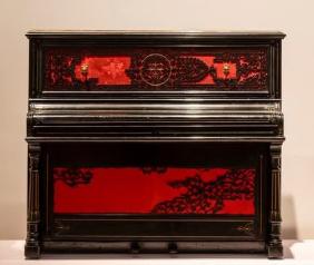 Lennonov klavir prodan za rekordnih 2,9 milijonov evrov, Gilmourjeva kitara za 13 milijonov evrov