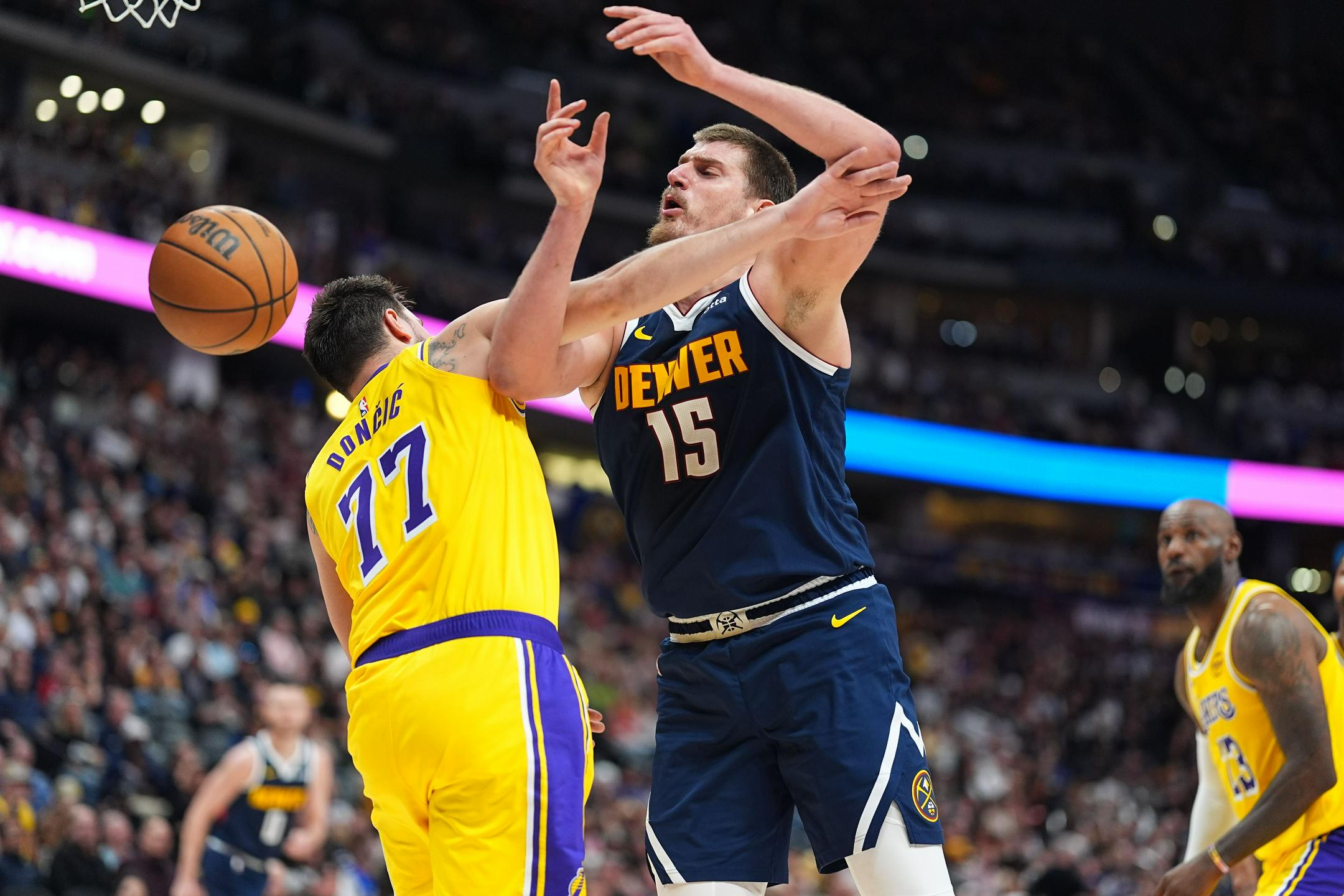 Ob 1.30: Los Angeles Lakers - Denver
