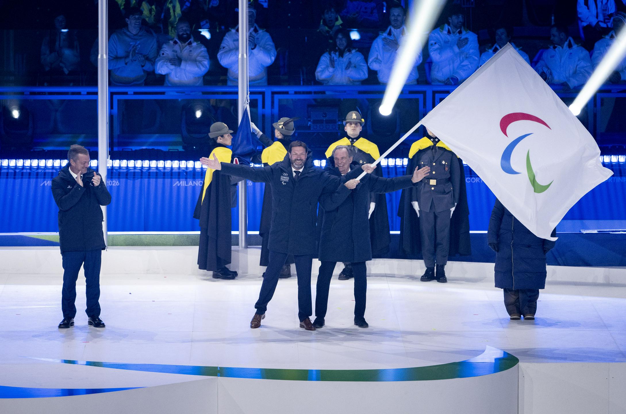 Tabea Dolžan nosila slovensko zastavo na sklepni slovesnosti v Cortini