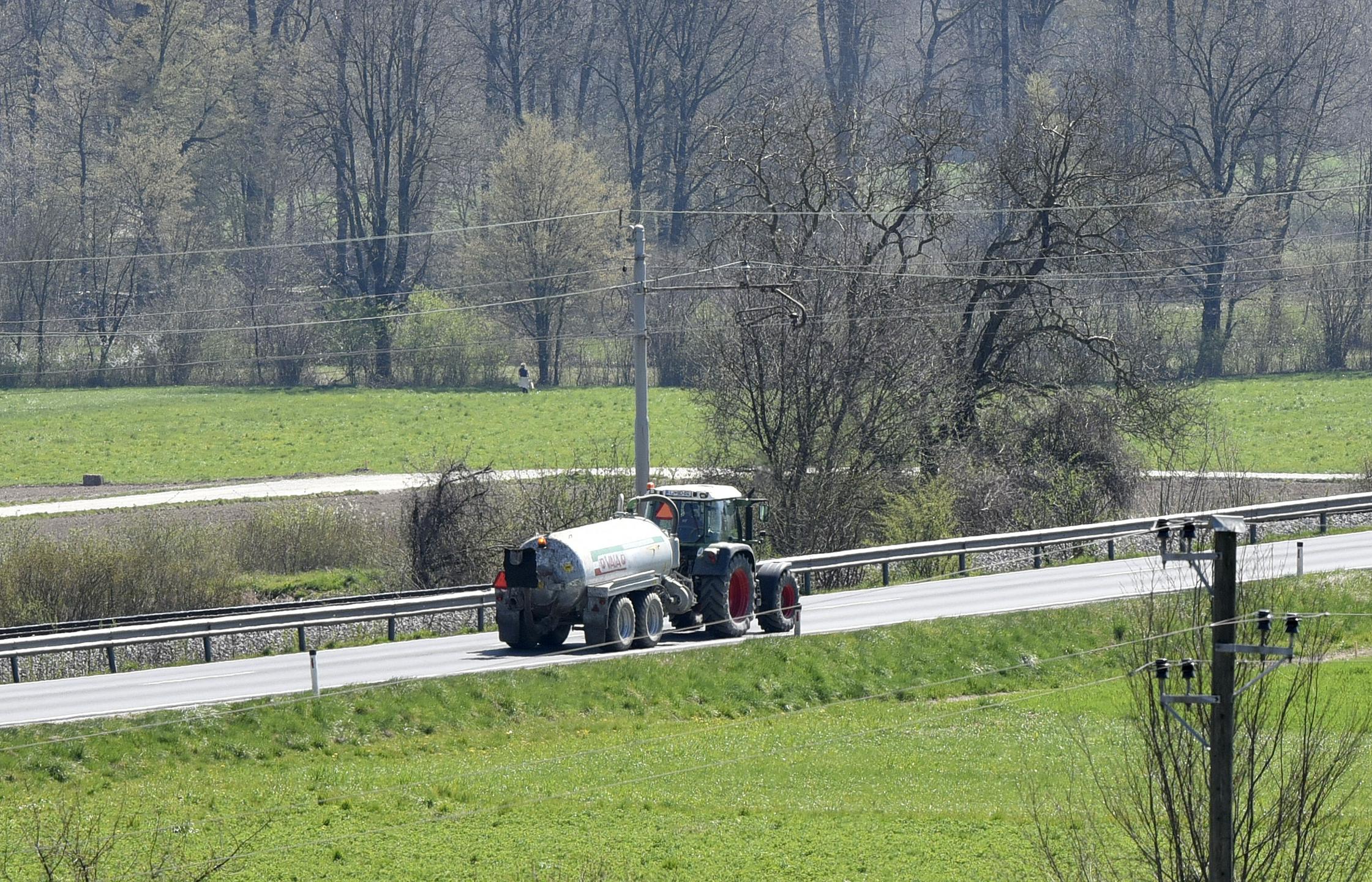 KGZS: Kmetje na terenu še vedno ostajajo brez potrebnega goriva