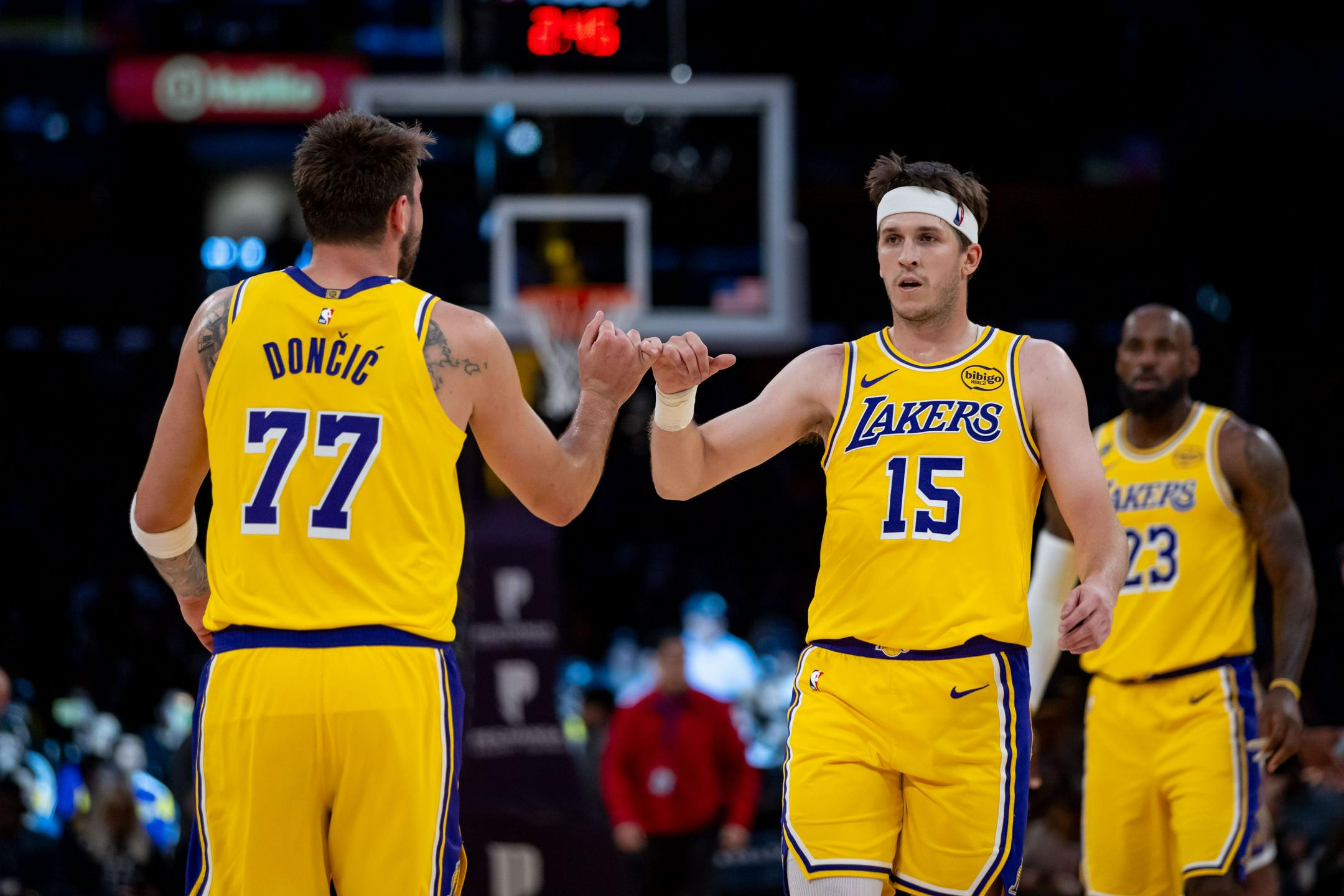 Ob 2.30: Houston - Los Angeles Lakers