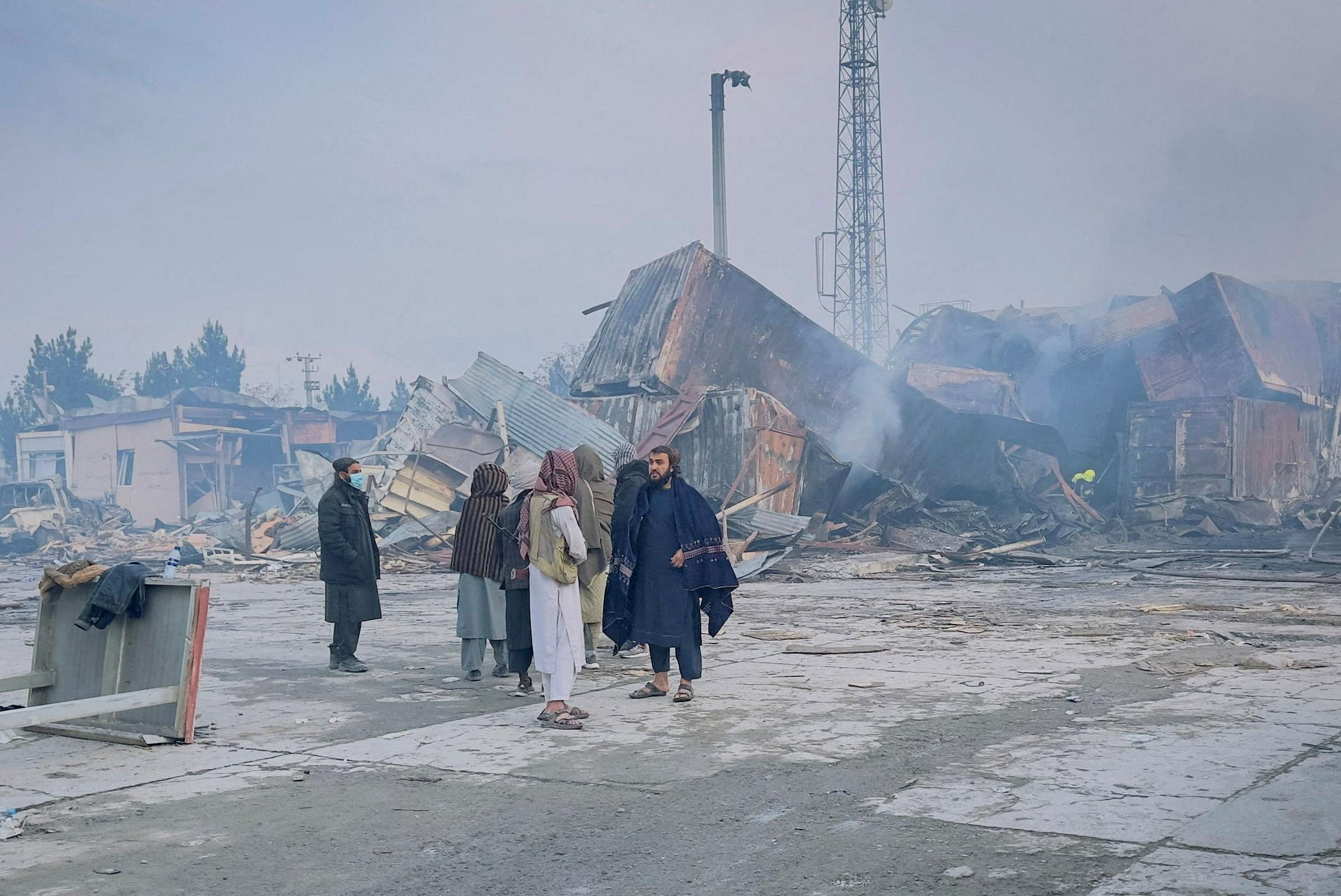 V napadu na afganistansko bolnišnico več deset mrtvih. Talibani za napad krivijo Pakistan.