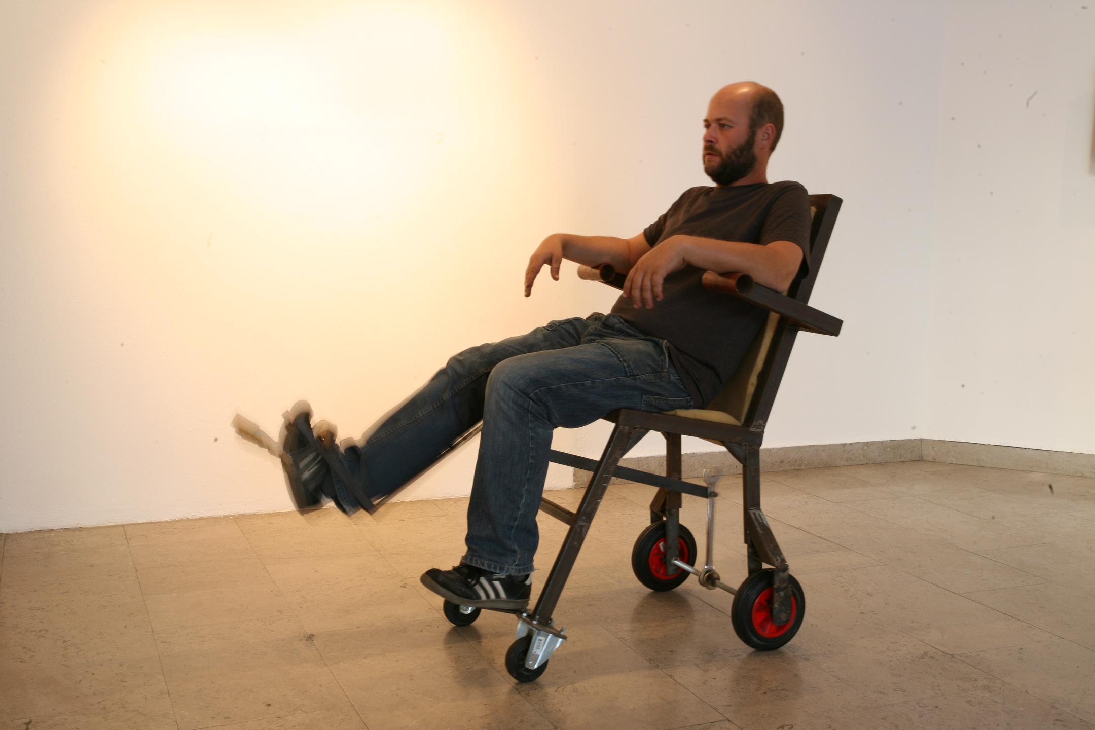 Tik pred klikom ali razmislek o vpetosti v produkcijsko rutino, integrirano tudi v zasebni prostor