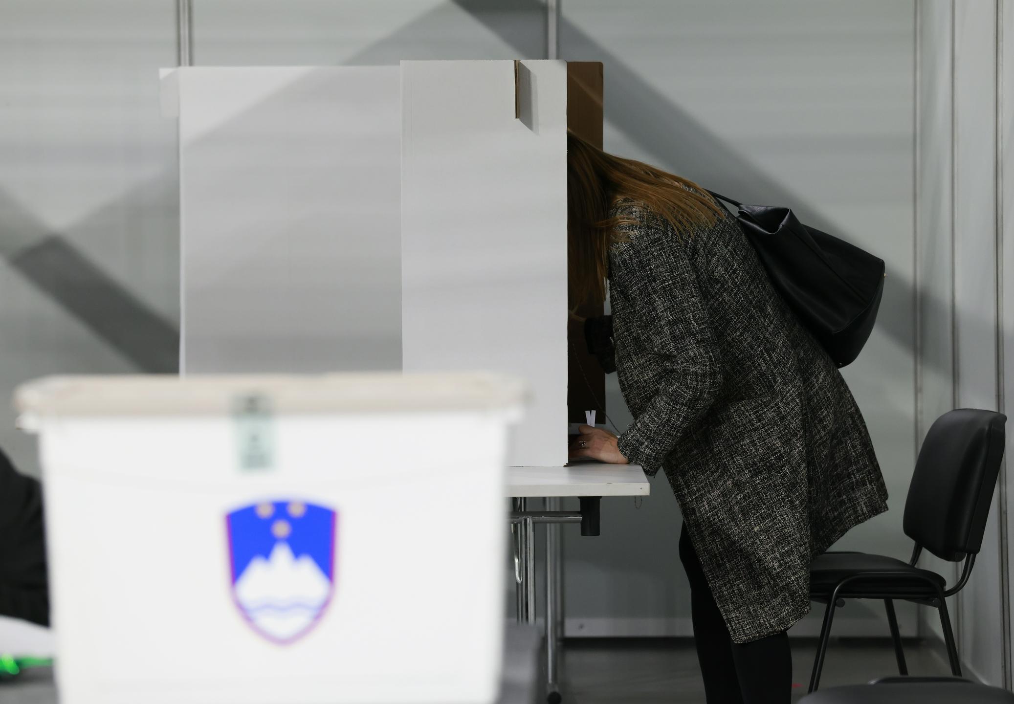 DVK zavrnil ugovor SDS-a glede predčasnega glasovanja, češ da za njegovo obravnavo ni pristojen