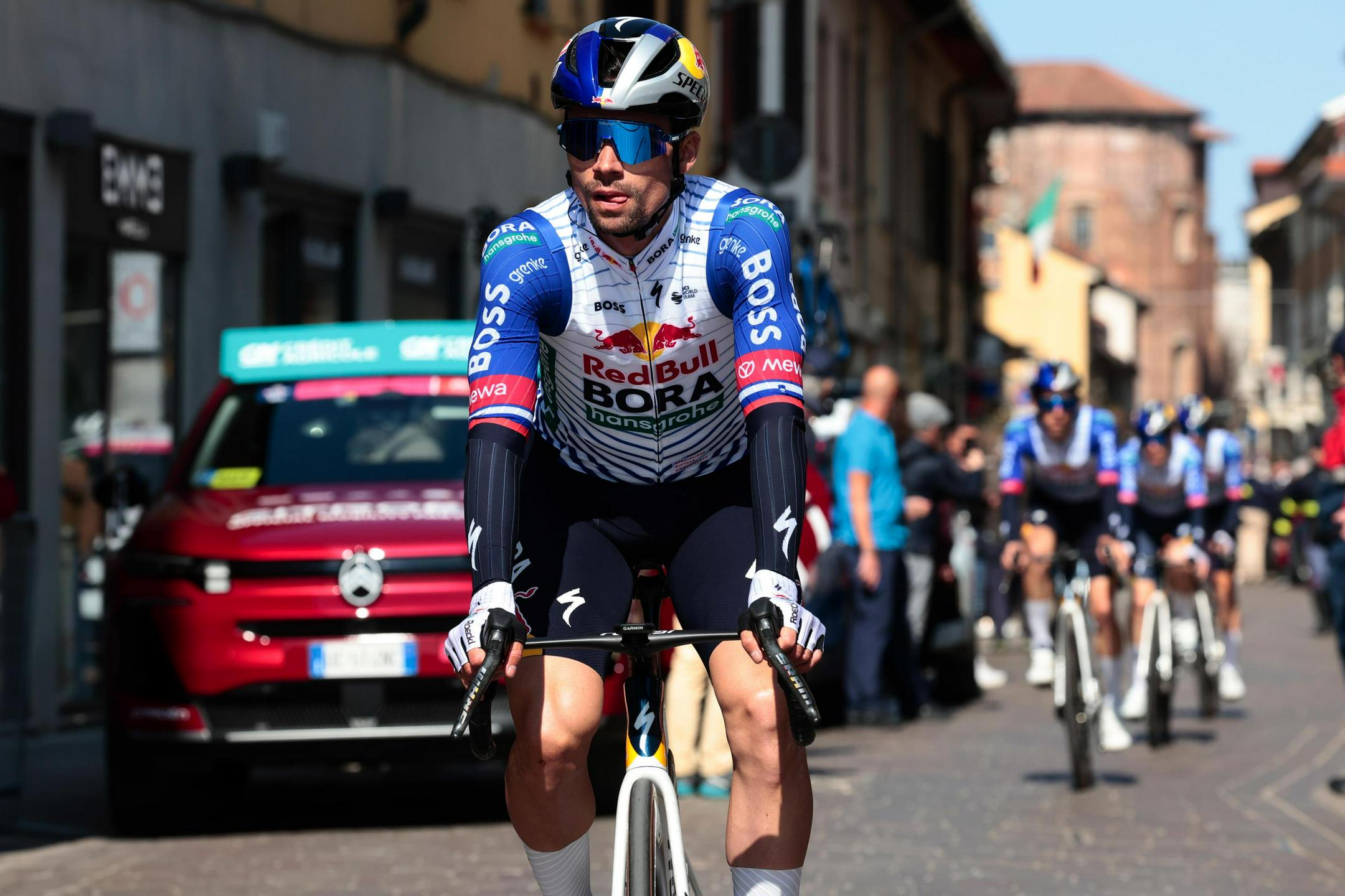 Pidcock dobil najstarejšo profesionalno dirko Milano–Torino, Roglič tretji