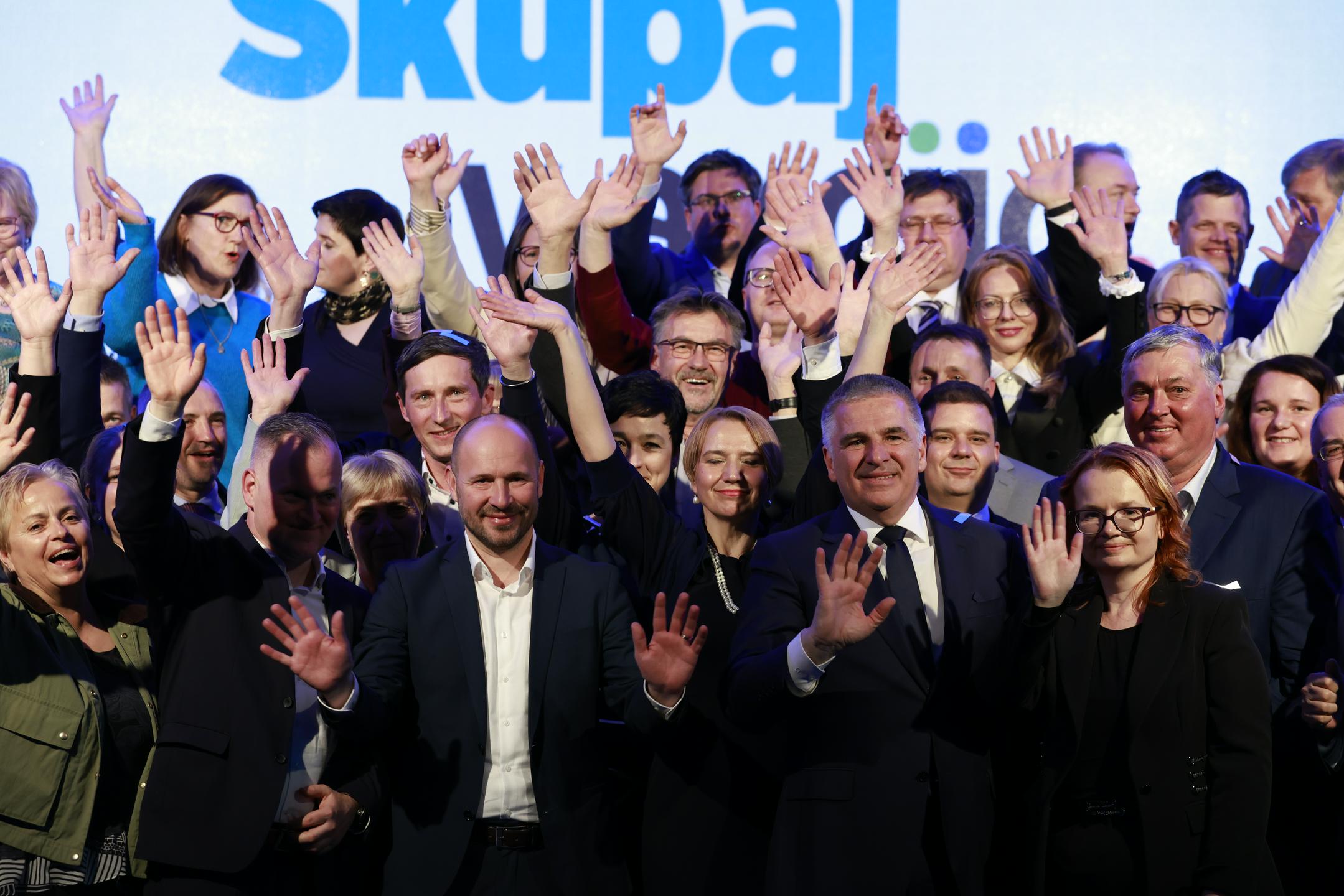 Vrtovec na zaključni konvenciji: Gre za najbolj prelomne volitve po letu 1990