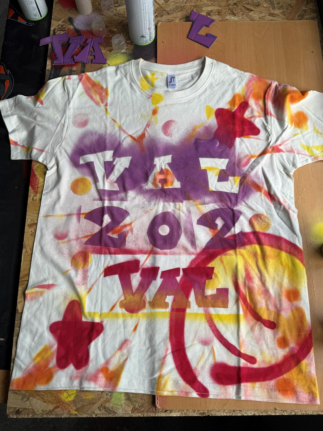 Razpis za vizualno oblikovanje majice in kozarca za večkratno uporabo – Festival 202