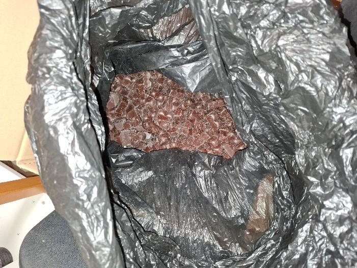 Policija zasegla 31 kilogramov čokoladnih bombonov s konopljo