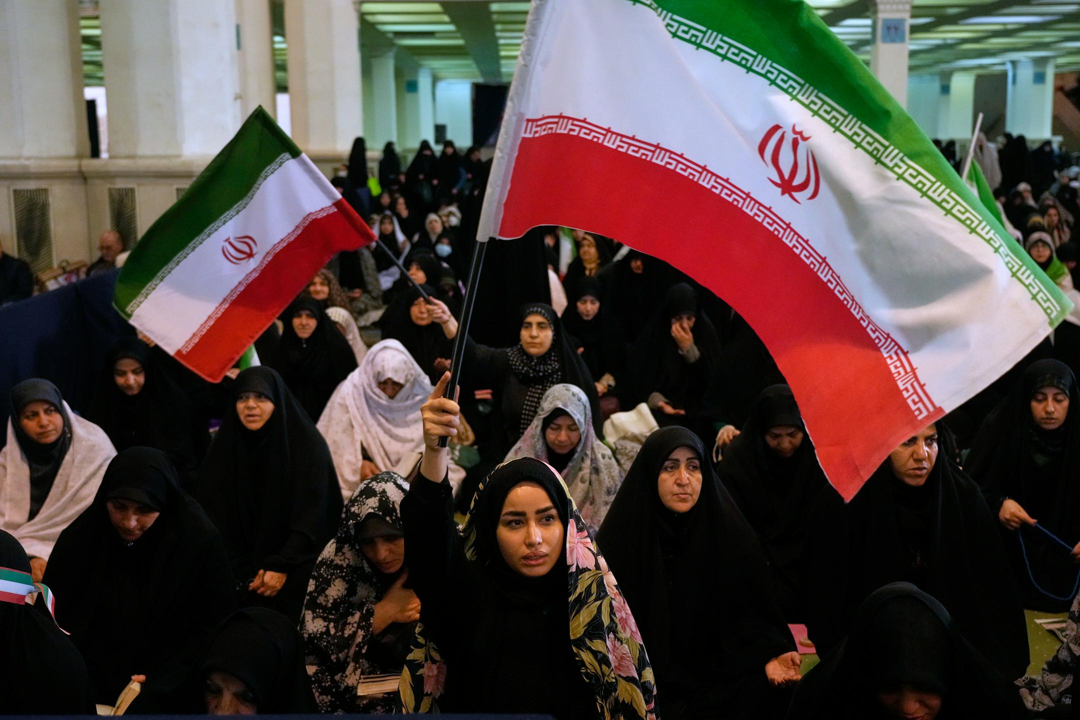 Trump zagrozil Iranu z uničenjem njihovih elektarn, če v 48 urah ne odprejo Hormuške ožine