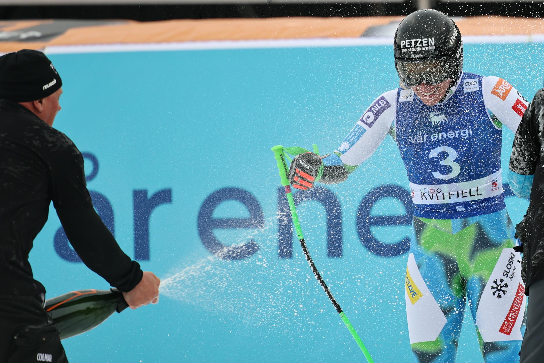 Solze, objemi in požirek penine po zadnji zavojih bogate kariere Ilke Štuhec